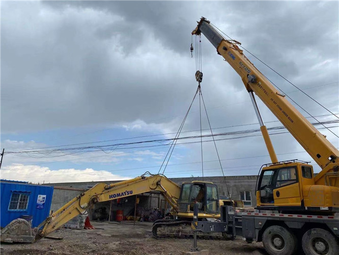 麒麟区25吨吊车的工作半径是多少？