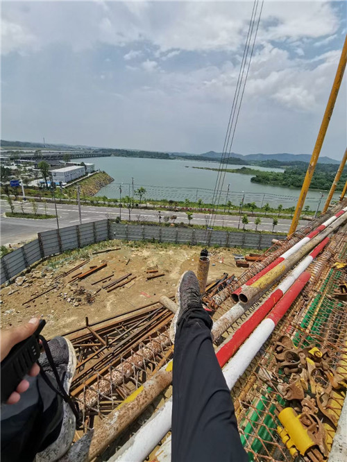 麒麟区作业中发生设备损坏或人员意外，责任怎么划分？